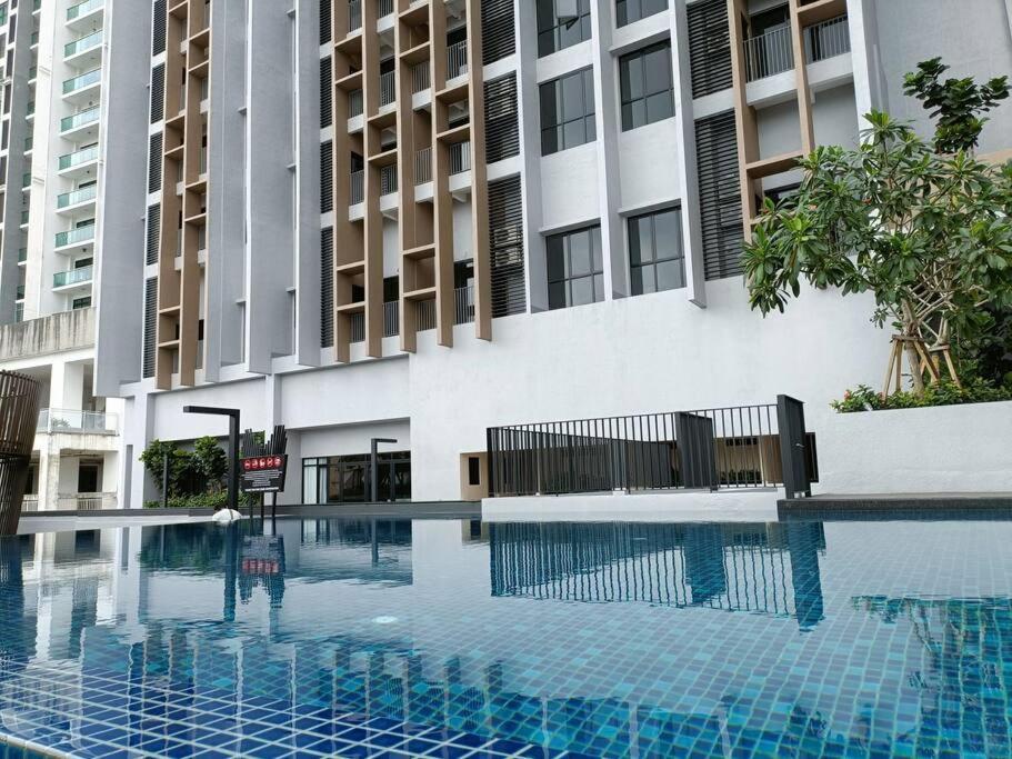 Ferienwohnung Sky Trees 4 Guests High Floor Smart Tv Garden View A1801 Johor Bahru Exterior foto