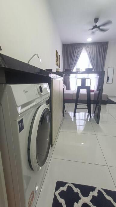 Ferienwohnung Sky Trees 4 Guests High Floor Smart Tv Garden View A1801 Johor Bahru Exterior foto